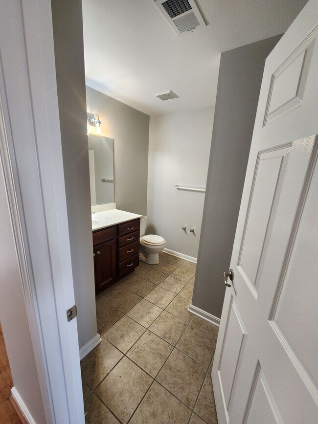 Building Photo - 3802 Falcon Crest Dr