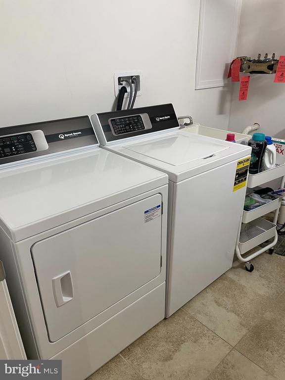 Building Photo - 2304 Alter St