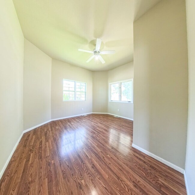 Building Photo - Newly updated 2 bedroom 1 bathroom