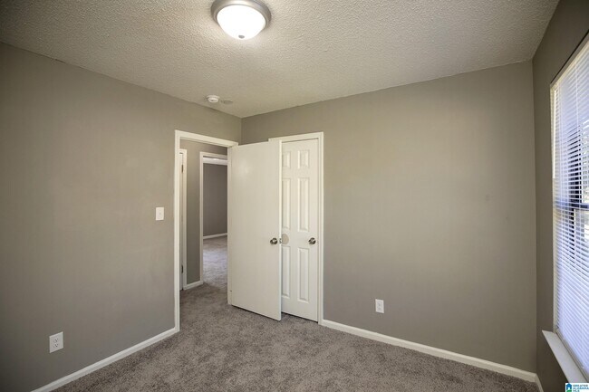 Building Photo - 2392 Zinnia Dr