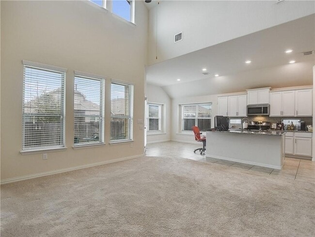 Building Photo - 500 Cardenas Ln
