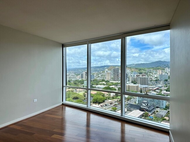 Building Photo - Moana Pacific
