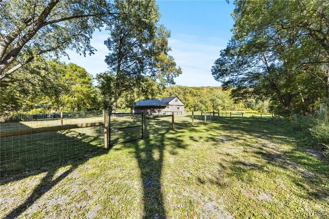 Building Photo - 5445 E Creek Rd