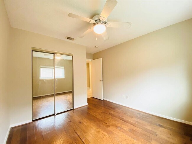 Building Photo - 3727 Bartons Ln