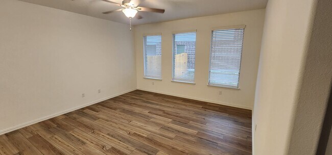 Building Photo - 10029 Little Tree Ln