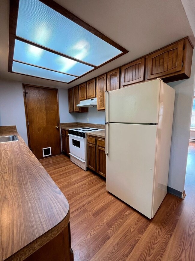 Building Photo - howad01