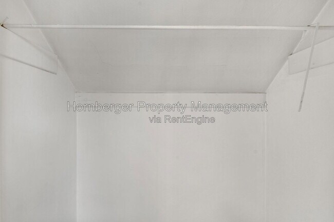 Building Photo - 1504 W Alice Ave