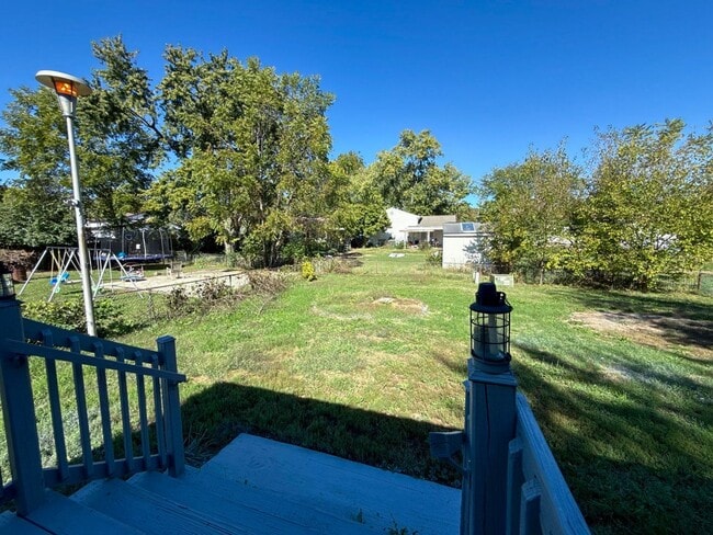 Building Photo - Stylishly Renovated 4-Bedroom Ranch with F...