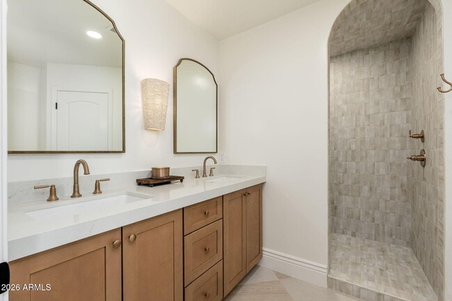 Building Photo - 4030 E Fairmount Ave