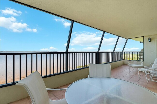 Building Photo - 1500 Park Beach Cir