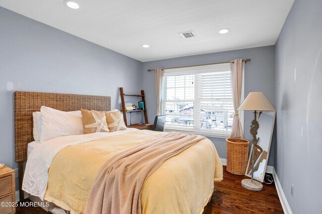 Building Photo - 206 N Lagoon Rd