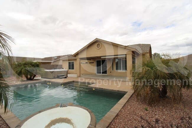 Building Photo - 4567 E Meadow Land Dr