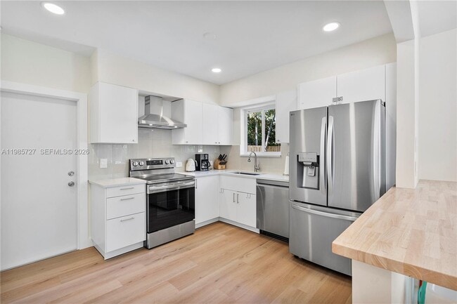 Building Photo - 10801 Peachtree Dr