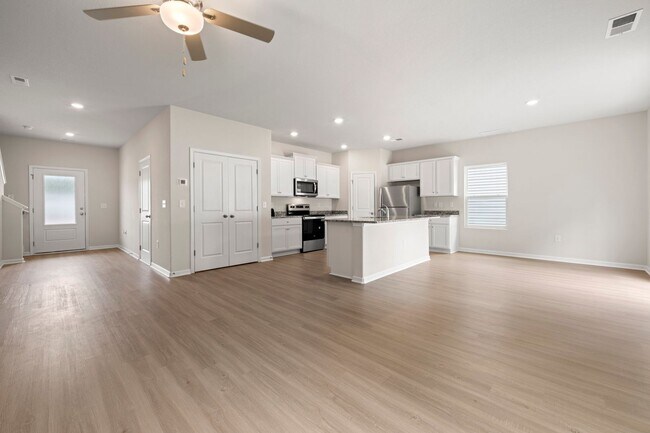 Building Photo - Brand New 4BR home in Great location!