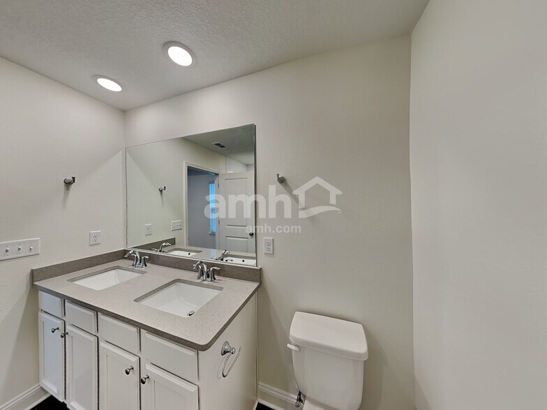 Building Photo - 409 Onate Cir