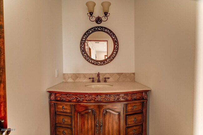 Building Photo - 301 E Jomax Rd