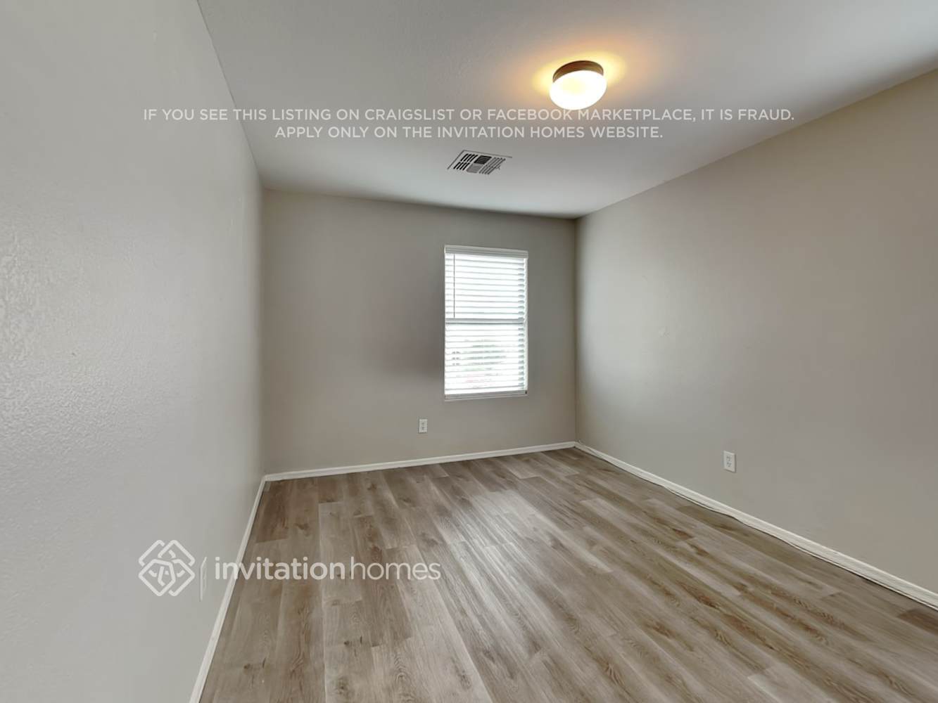 Building Photo - 936 E Corral St