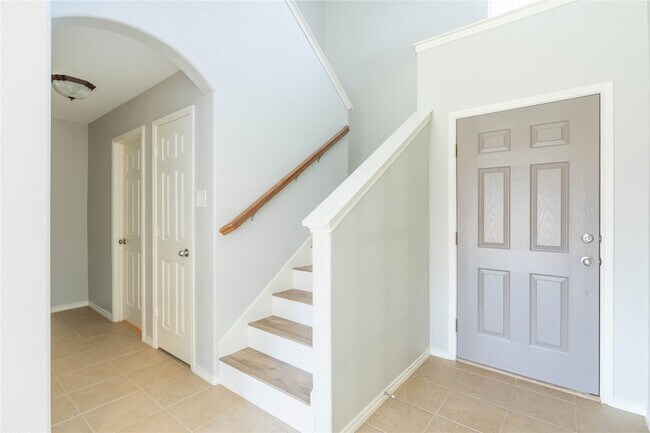 Building Photo - 2012 Meadow View Dr