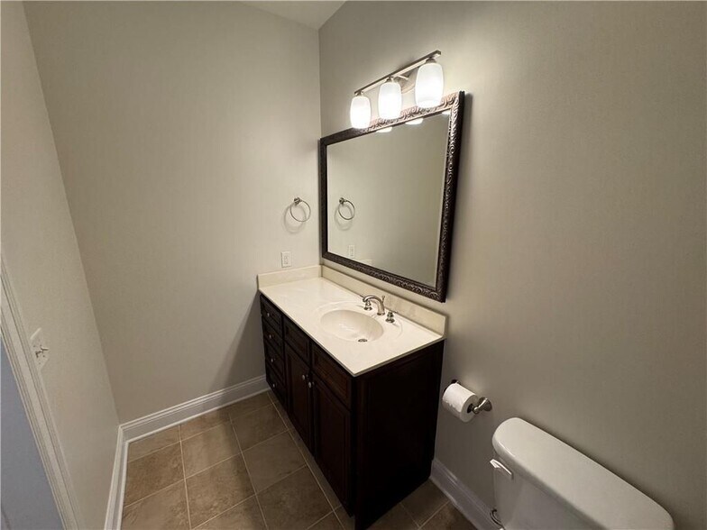 Building Photo - 901 Abernathy Rd NE