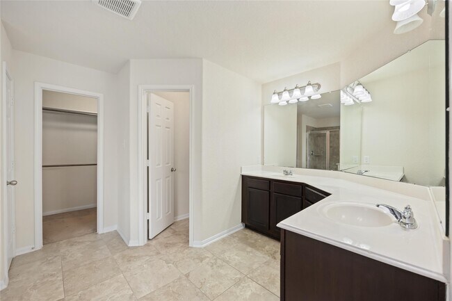Building Photo - 14547 Myers Dr