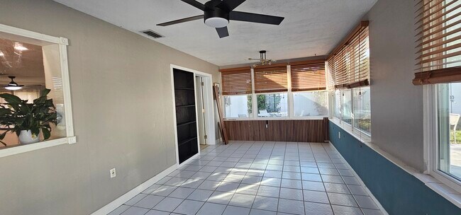 Building Photo - 370 Hunt Dr