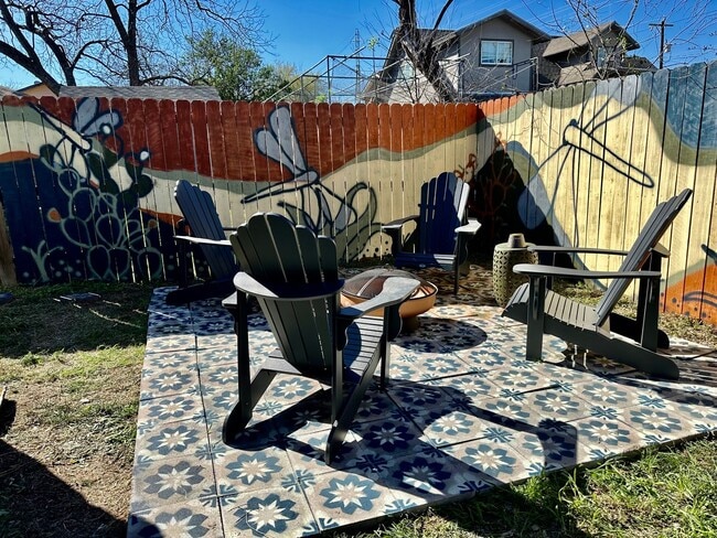 Building Photo - 3 Bedroom / 2 Bathroom super cute house for lease!