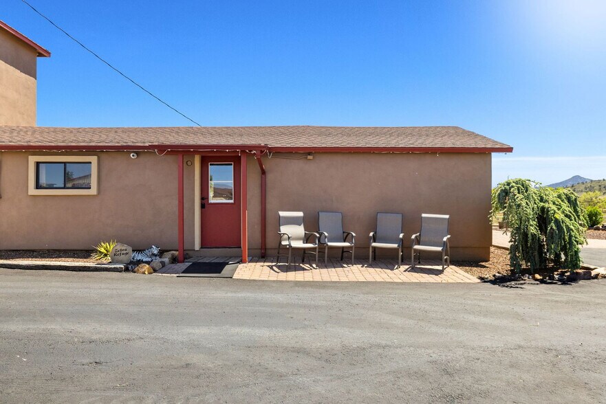 Building Photo - 7625 N Williamson Valley Rd