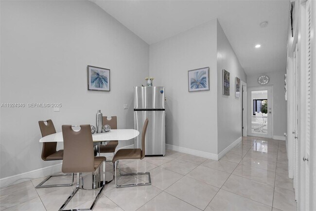 Building Photo - 2140 W 53rd St