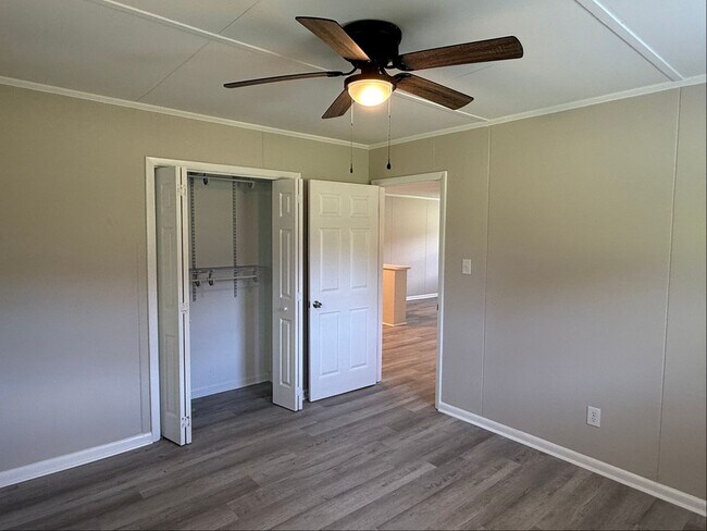 Building Photo - 1771 River Rd