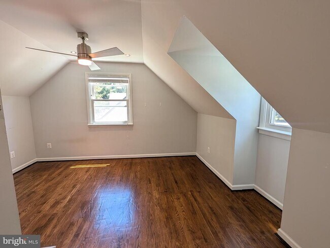 Building Photo - 2216 Harvard Dr