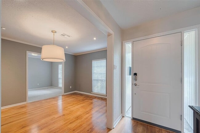 Building Photo - 927 Carlingford Ln