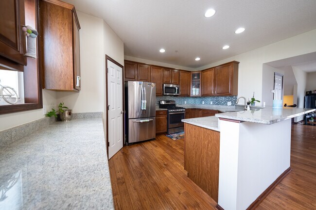 Building Photo - 9570 Jefferson Dr