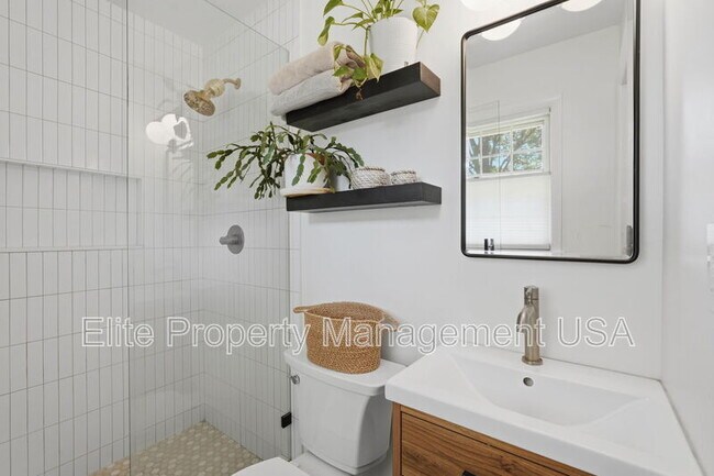 Building Photo - 1338 Northwood Cir NE