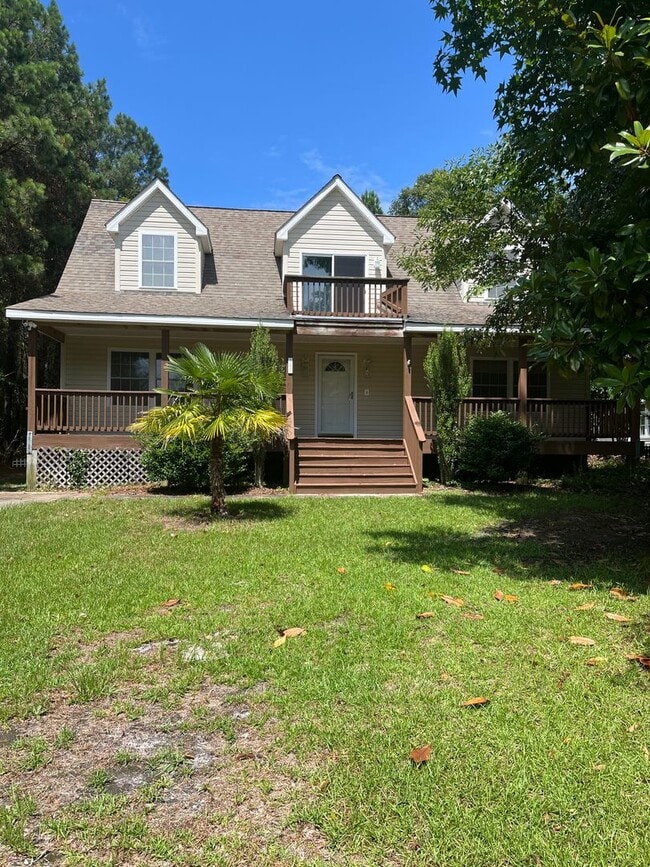 Primary Photo - 3 Bedroom/2 Bathroom Furnished Winter Rent...