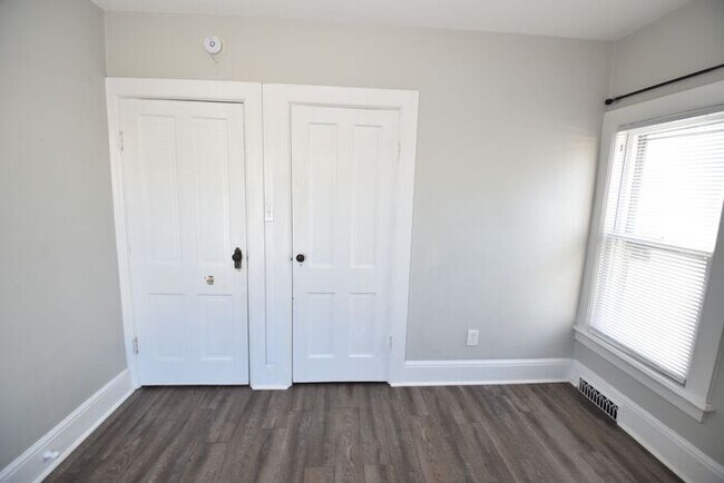 Building Photo - Near Downtown South Bend 3 bedroom home