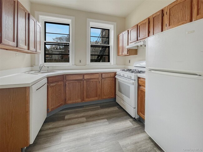 Building Photo - 49 Main St