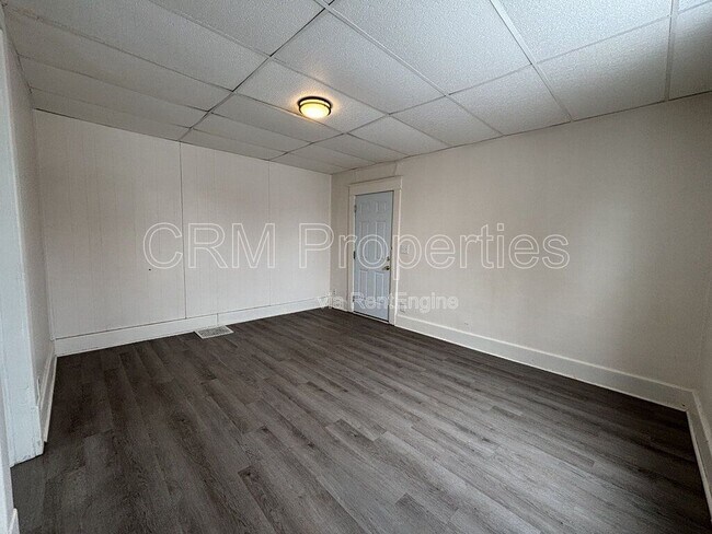 Building Photo - 1039 S Washington St