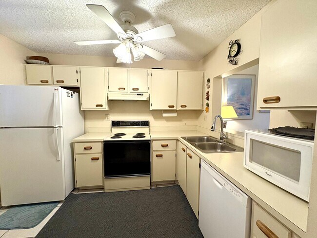 Building Photo - 9485 Boca Cove Cir