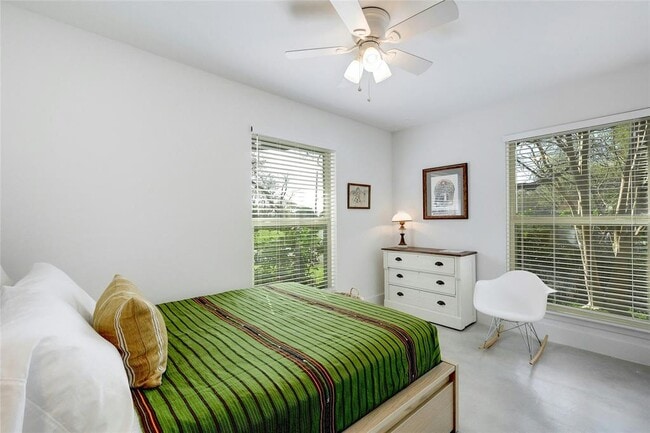 Building Photo - 4620 Englewood Dr