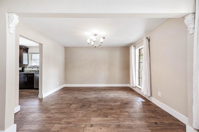 Building Photo - 10715 Elmdale Dr