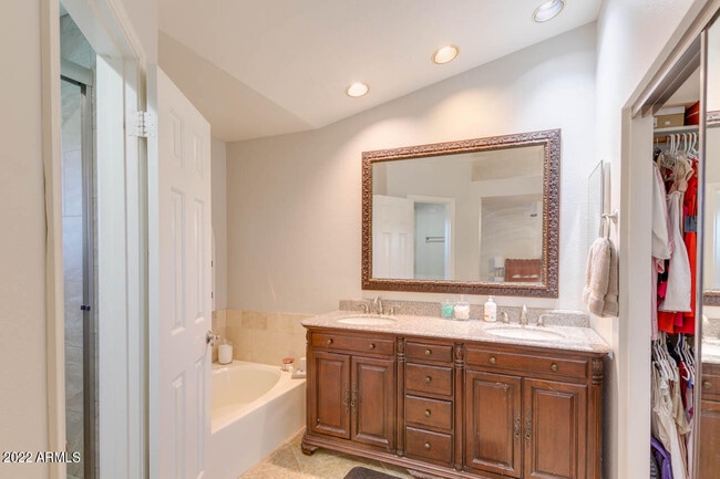 Building Photo - 12719 N 72nd Ave