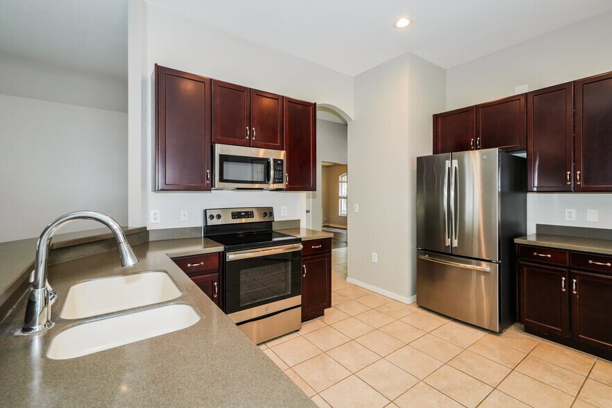 Building Photo - 423 Fern Gulley Dr