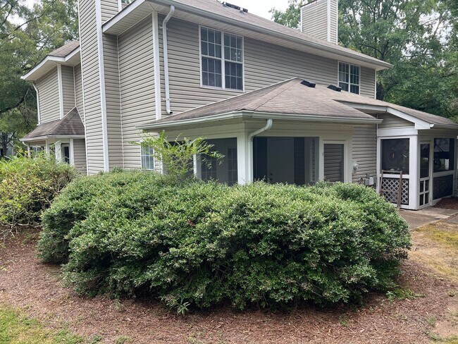 Building Photo - 6611-7227 Bevington Duplex