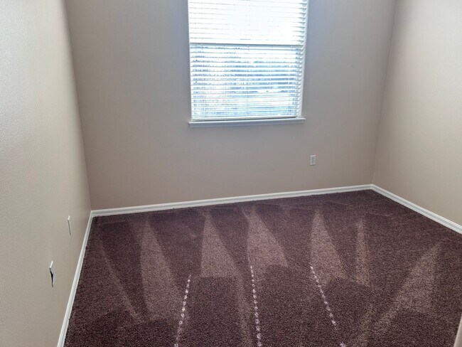 Building Photo - 3/2.5 Townhome