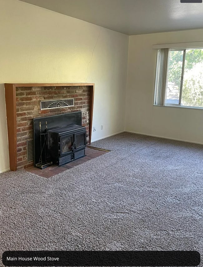 Building Photo - Charming 3 Bed / 1 Bath Home + In-Law Unit – Spacious & Flexible Living