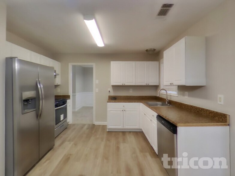 Building Photo - 1194 Eagles Pass