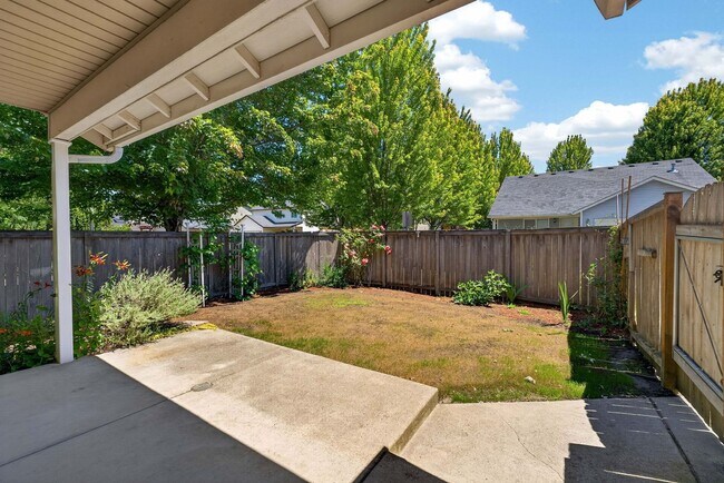 Building Photo - Beautiful Single-Level Home with Private Backyard