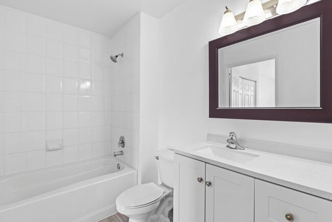 Building Photo - 616 Clearwater Park Rd