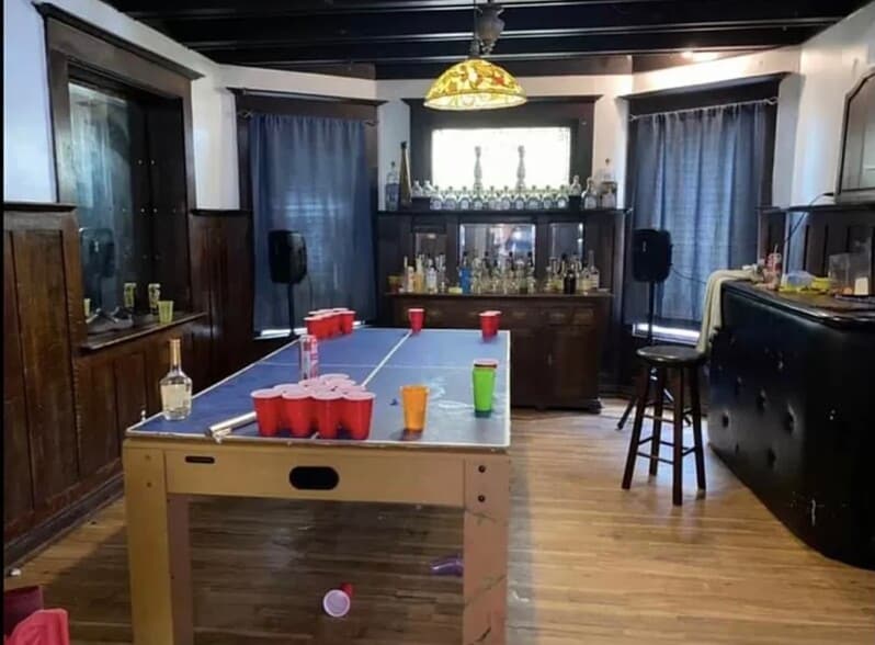 Building Photo - 121 Oak St