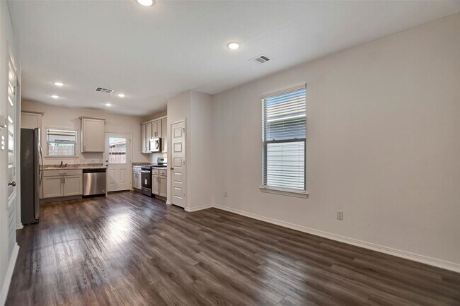 Building Photo - 16719 Rover Ln
